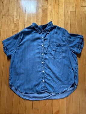 EUC Levi’s XXL Darlene Short-Sleeve Chambray Lightweight Denim Button-Down Shirt